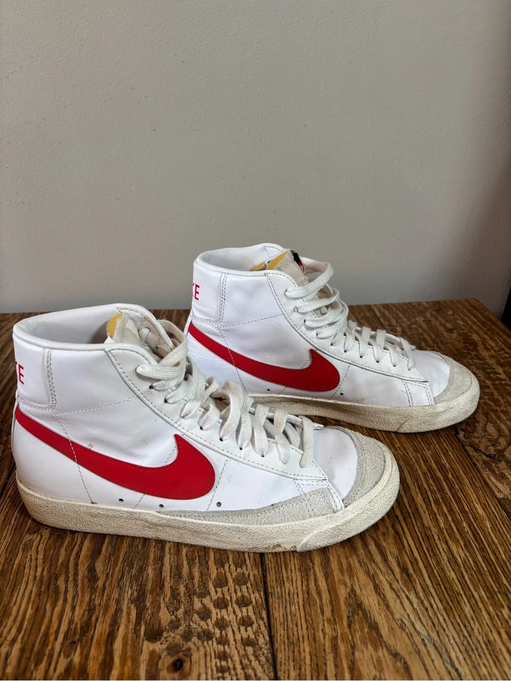 Nike Blazer Mid 77 Vintage Red swoosh